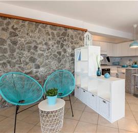 4 bedroom with pool and panoramic sea views near Serrento, sleeps 10
